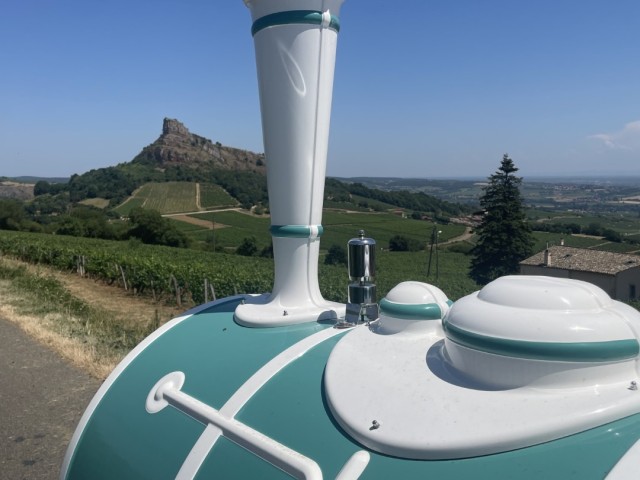 <p><em>Toeristentrein Mâcon - Rots van Solutré<br>©Louis-Mickaël Grall, Mâcon Sud Bourgogne</em></p>