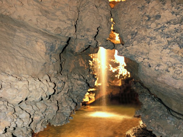 Grotten Azé - Bourgondië Toerist