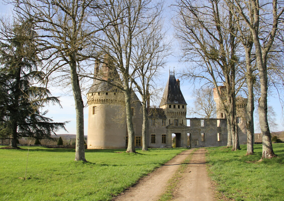 Vallei van de Nièvre met kasteel Des Bordes