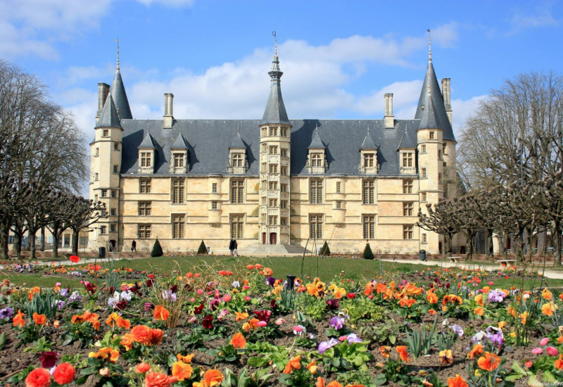 Bourgondische steden en dorpen met bloemen
