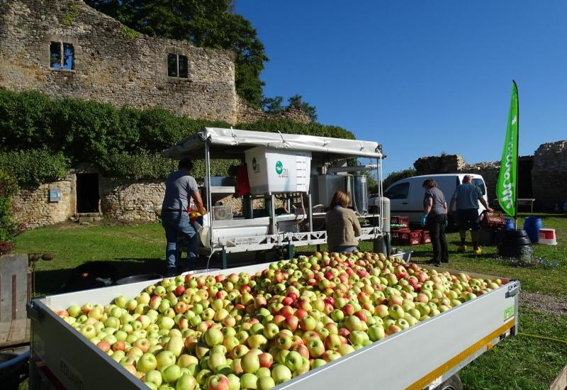 Reizende fruitpersen