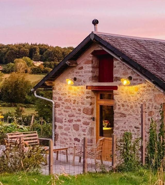 Sous les trois tilleuls: la petite maison