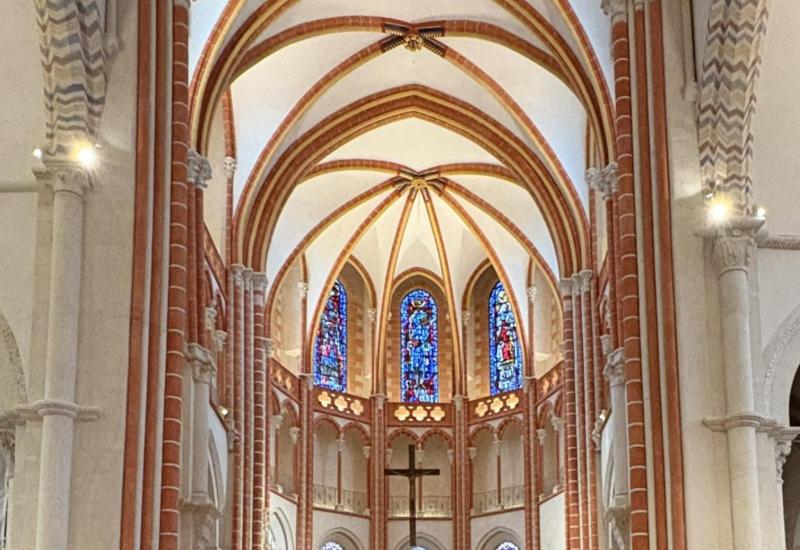 Middeleeuwse kleuren terug in kathedraal