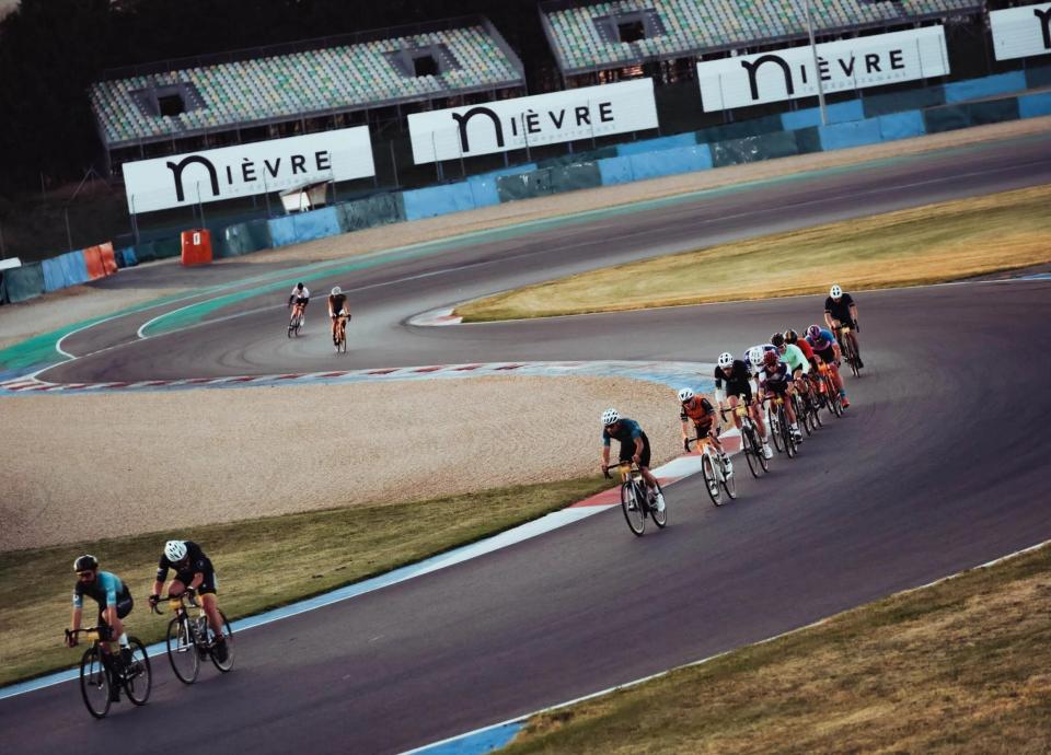 De 12 uur van Magny Cours