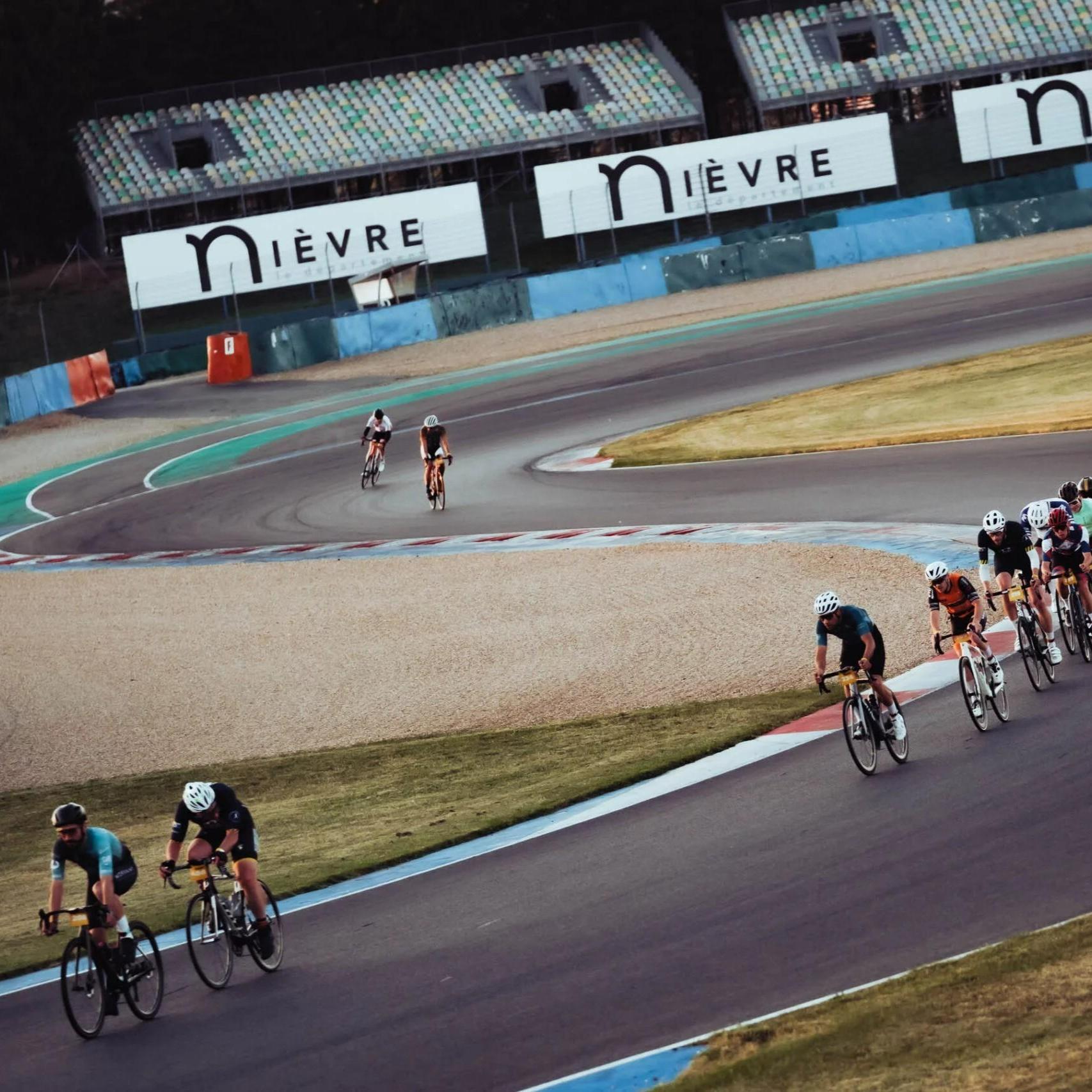 De 12 uur van Magny Cours