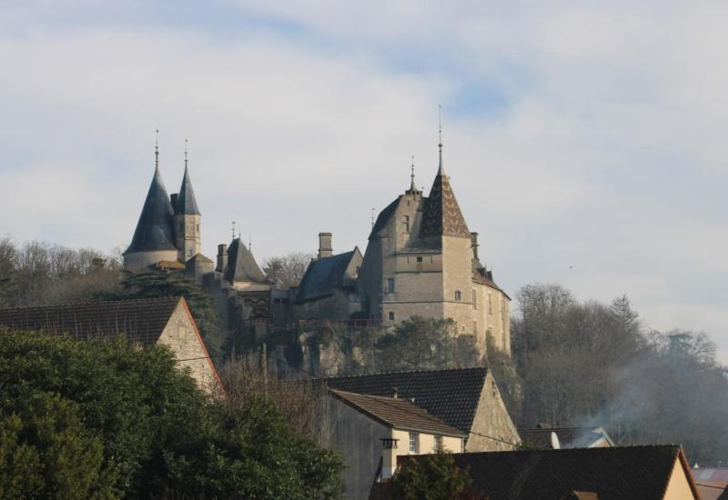 Fake news en arrest Kasteel van La Rochepot