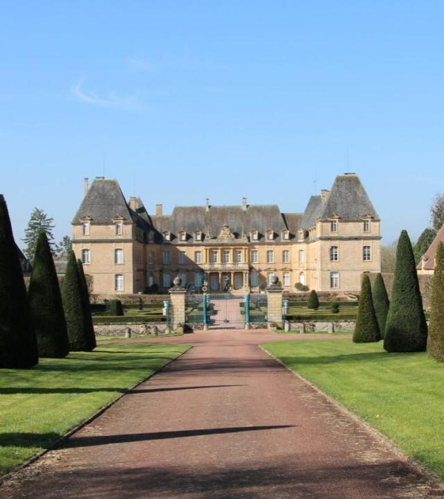 Klein Versailles, Curbigny