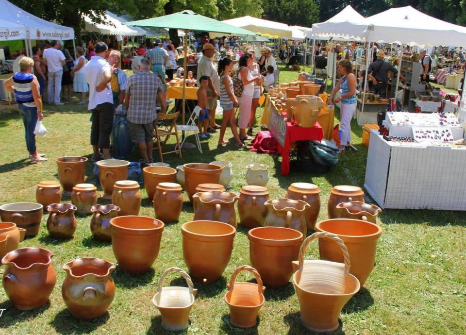 Pottenbakkersmarkt Saint-Sauveur