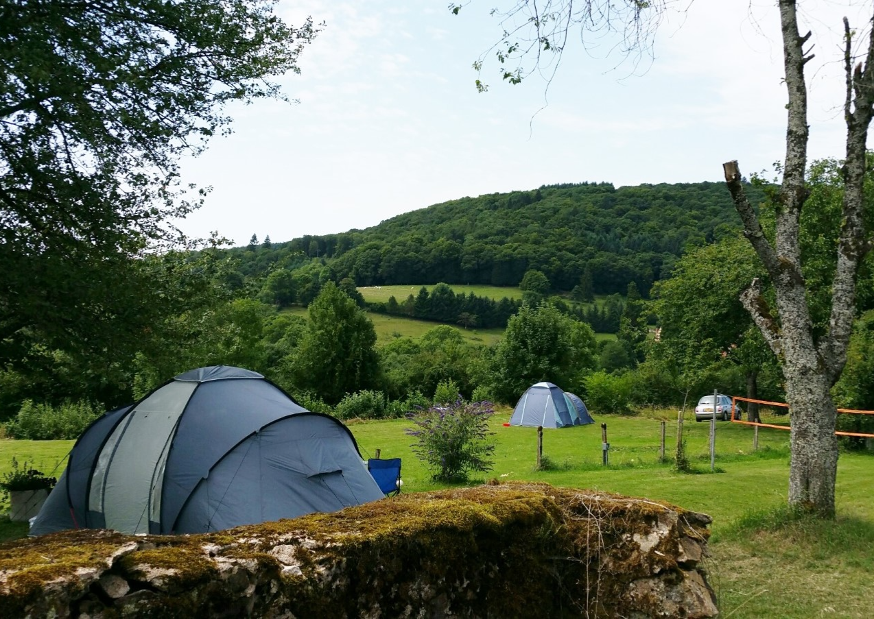 Camping À l’Ombre du Château