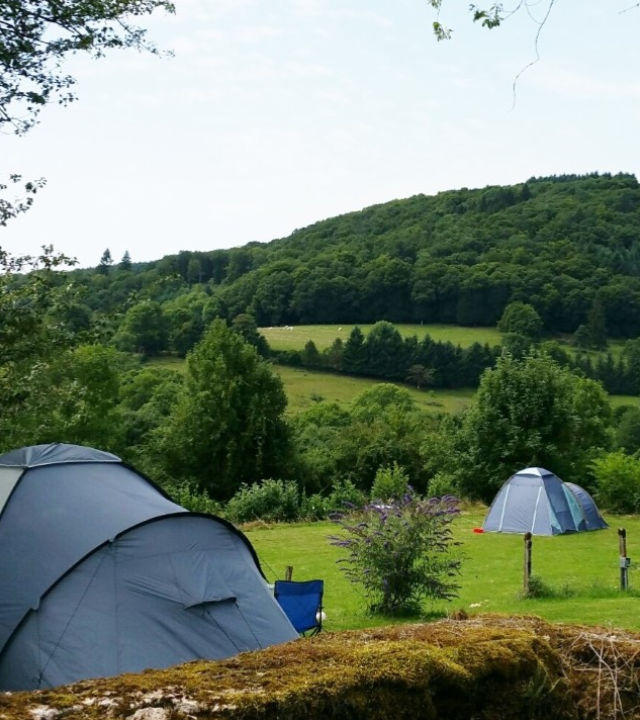 Camping À l’Ombre du Château