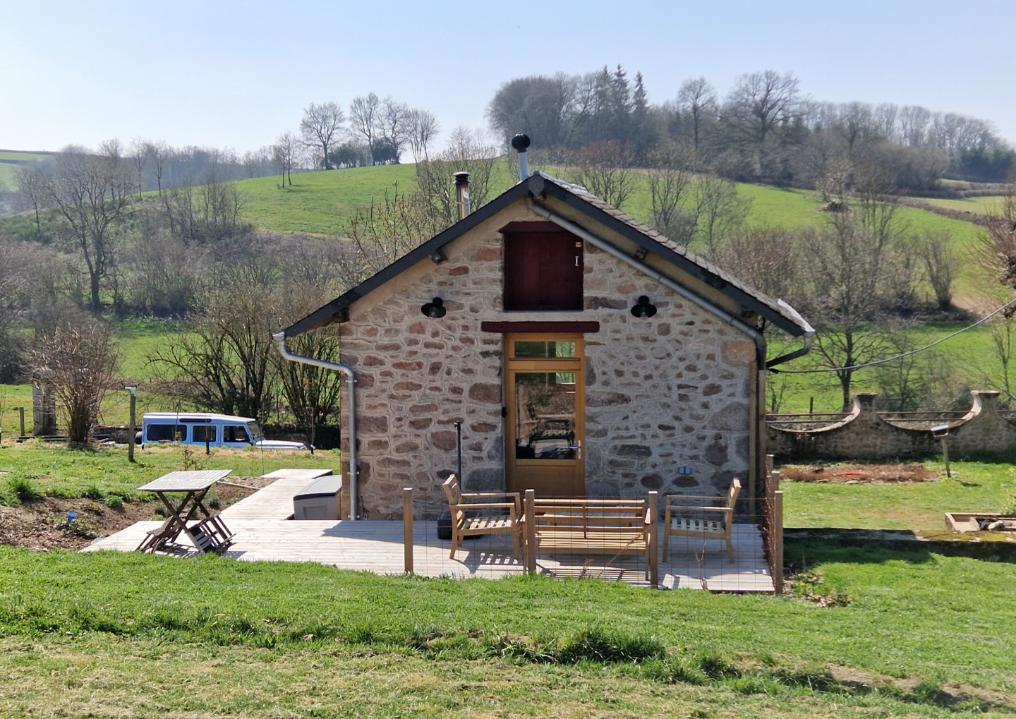 Sous les trois tilleuls: la petite maison