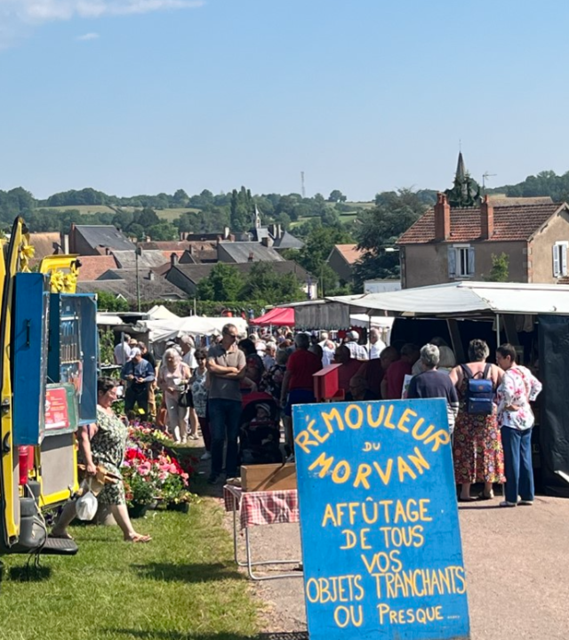 Maandmarkt Corbigny