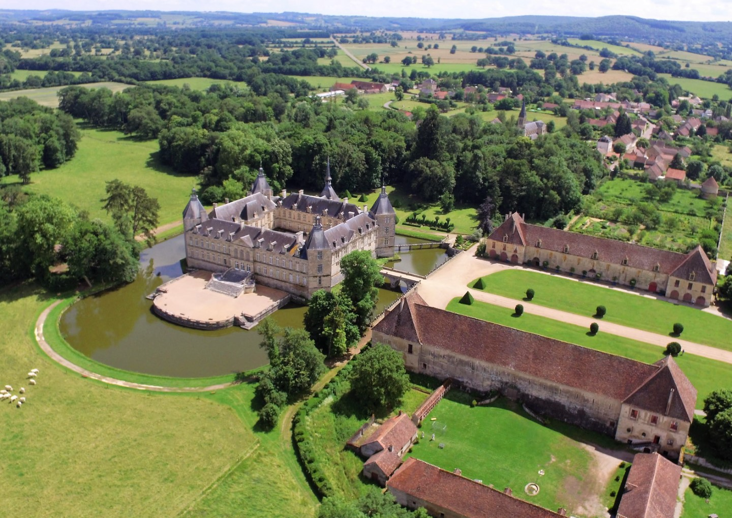 Kasteel van Sully en omgeving